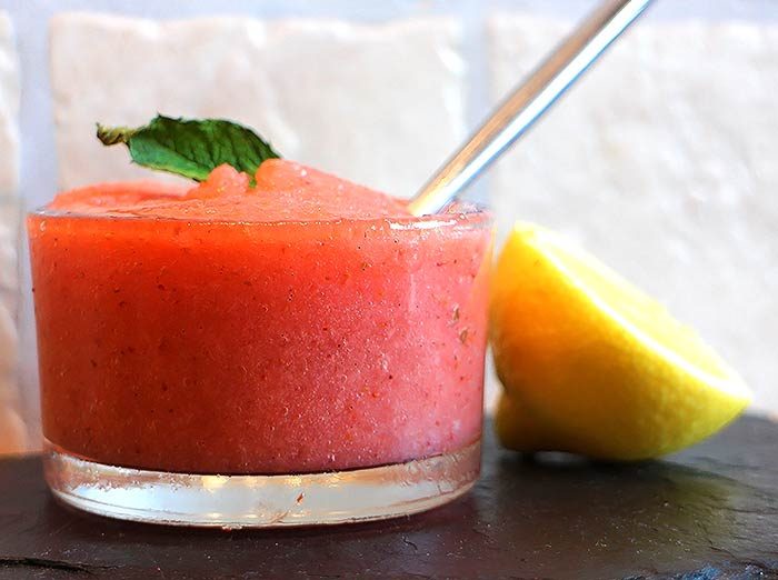 low_carb_erdbeer_sorbet_mit_xylit 700x522